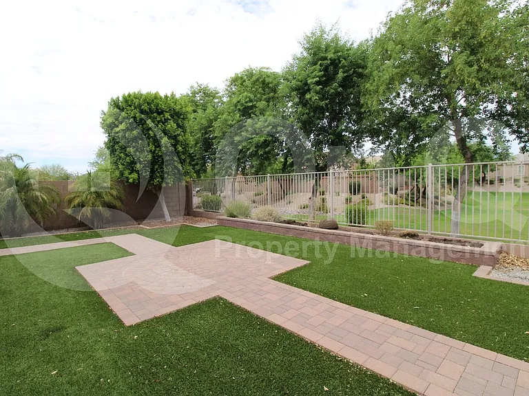 7562 W Tierra Buena Ln — Photo 18