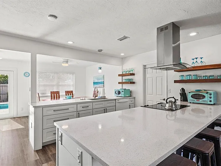2572 Jefferson Cir — Photo 11