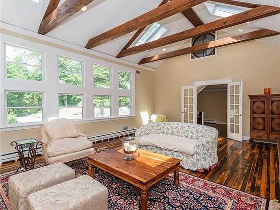 3rd image of 21 Oakwood Dr