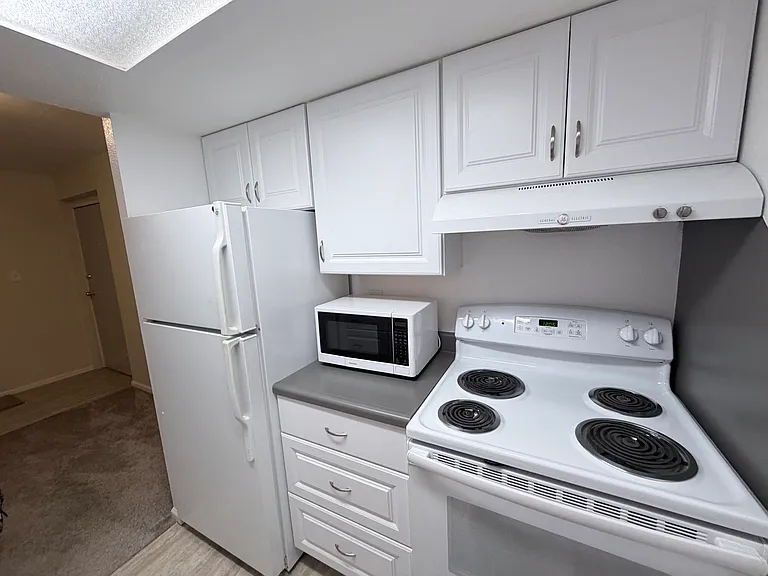 1150 Golden Cir #111 — Photo 6