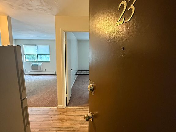 2nd image of 1855 Burnet Ave #23