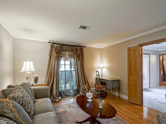 4th image of 3517 Tolmas Dr