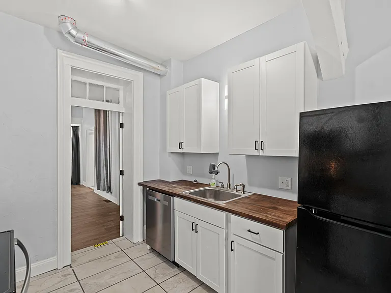 222 W Market St — Photo 8