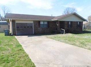 1203 SW 6th St, Wagoner, OK 74467