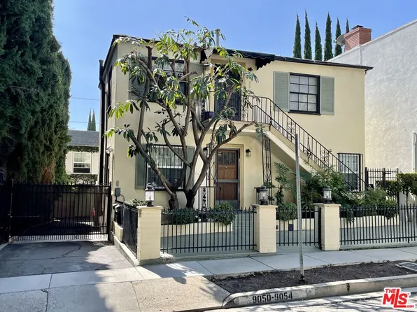 9054 Elevado St, West Hollywood, CA 90069