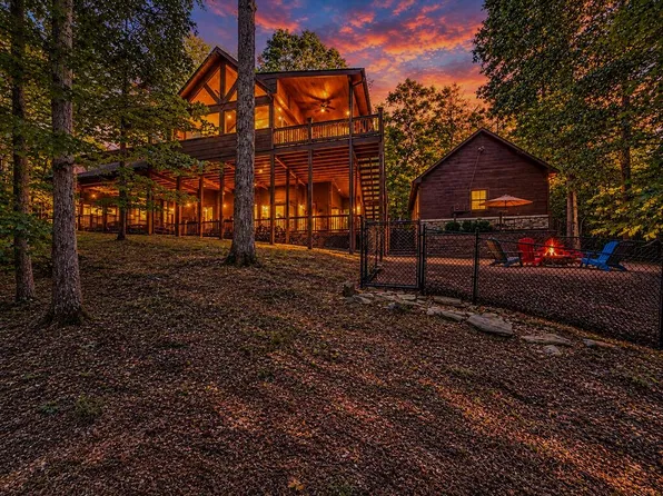 199 Fox Run Dr, Blue Ridge, GA 30513