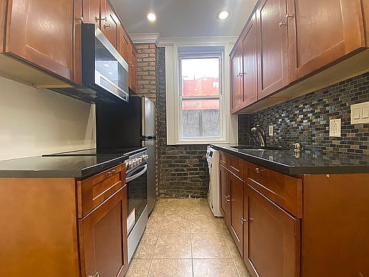 3rd image of 709 De Kalb Ave #14