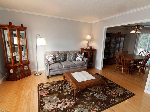 4th image of 8609 Oakridge Dr