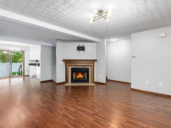 2nd image of 5841 Elmbridge Ln