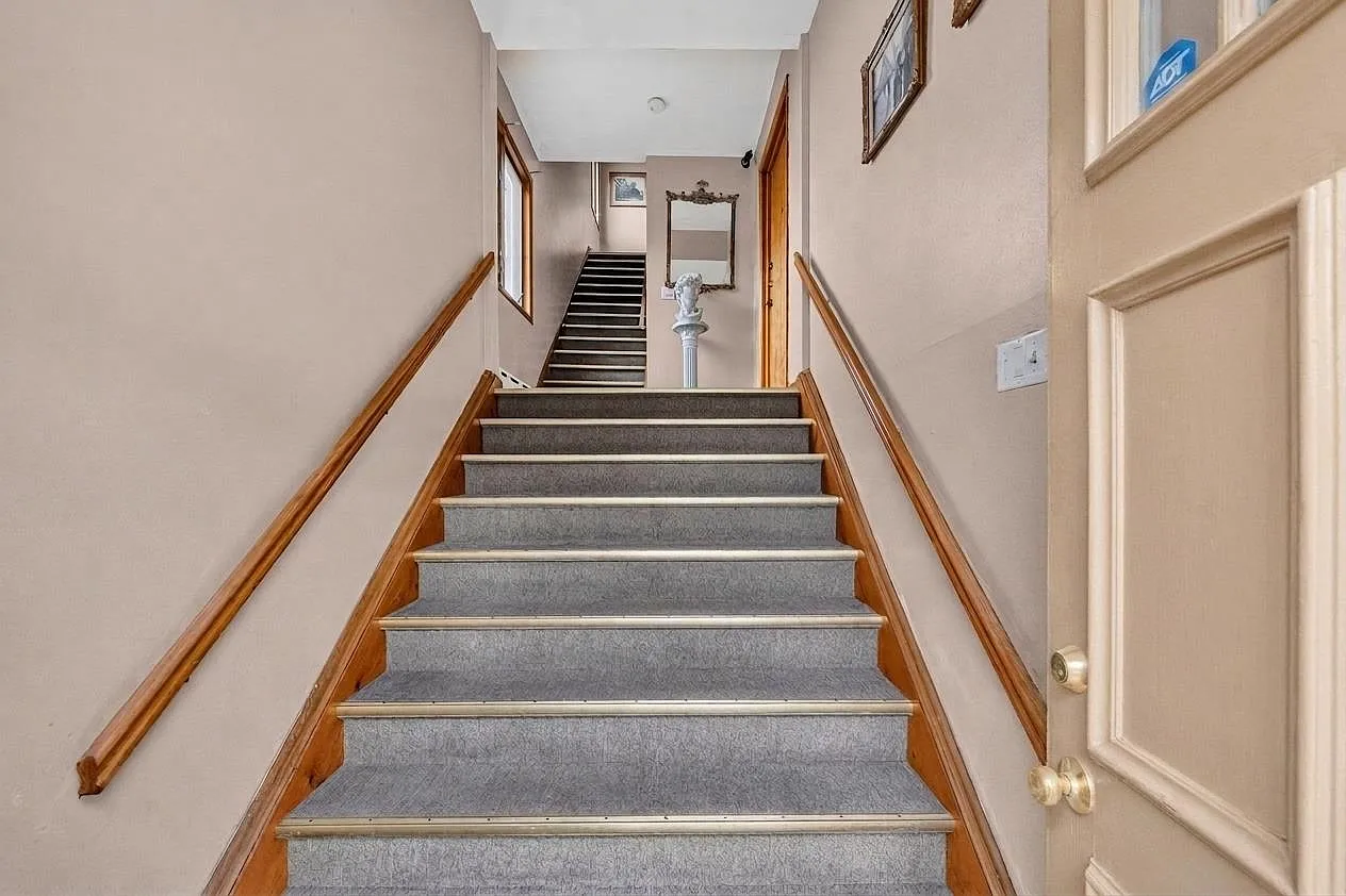 3 bed, 1.0 bath, $3,100 — Photo 2