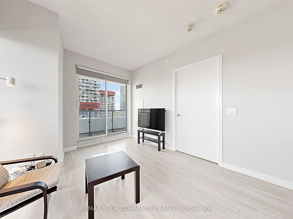 5th image of 2221 Yonge St #2709