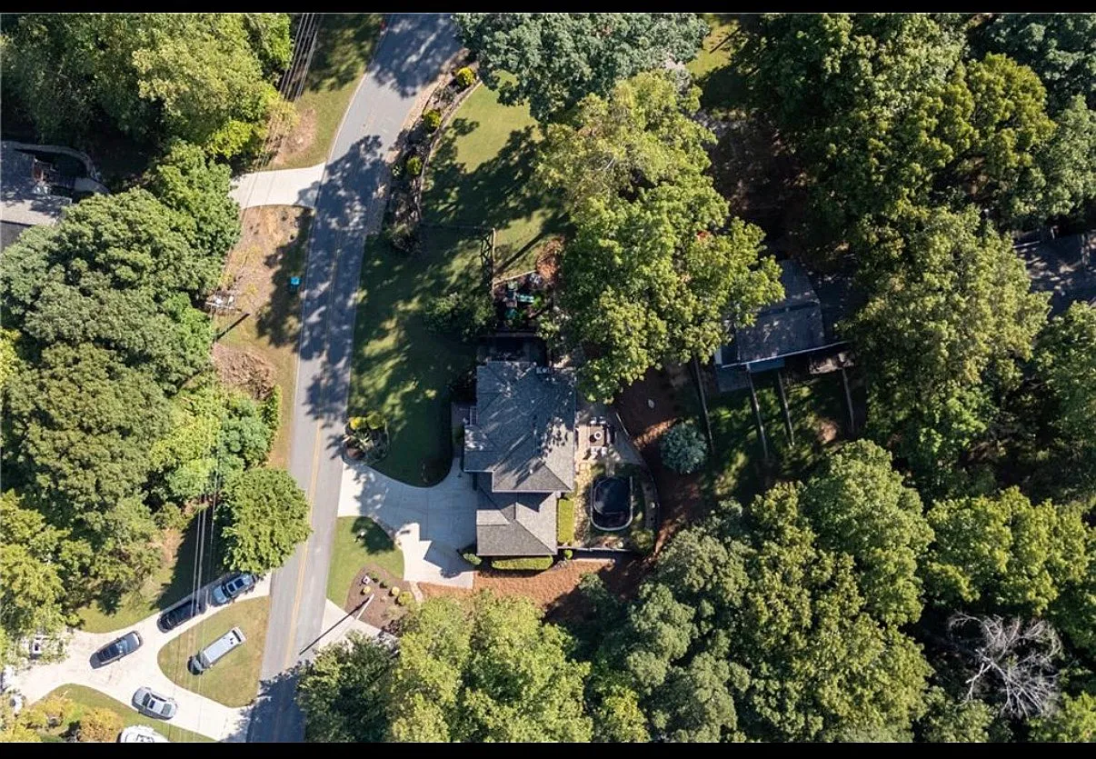5 bed, 4100 sqft, $4,500 — Photo 4