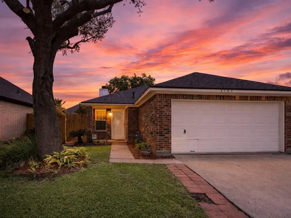4705 Meadowood Dr, Baytown, TX 77521