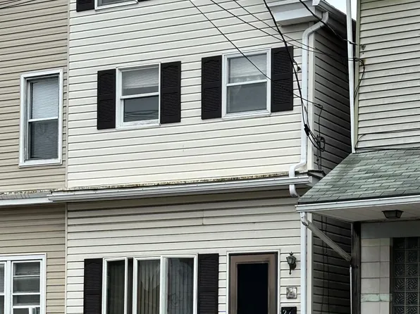 26 W Ludlow St, Summit Hill, PA 18250