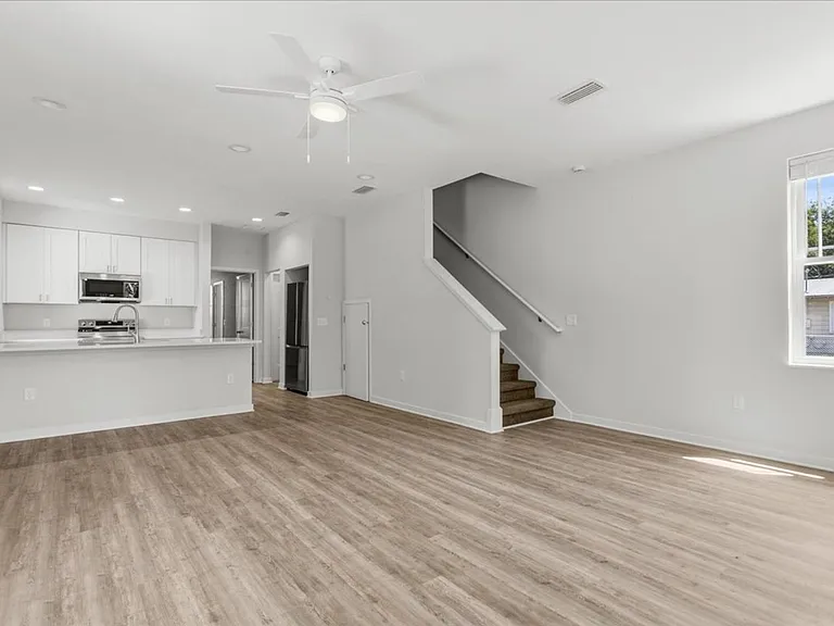 516 SW 7th Pl — Photo 1