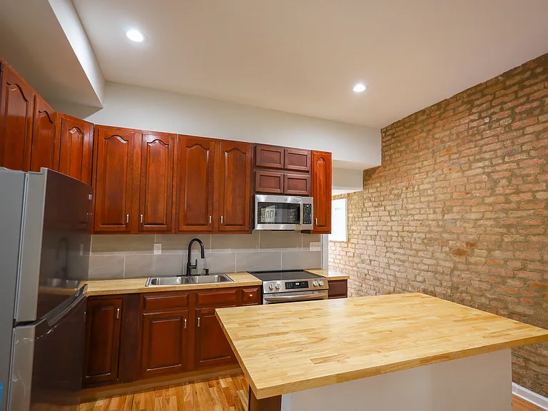 652 Delhi Ave — Photo 24