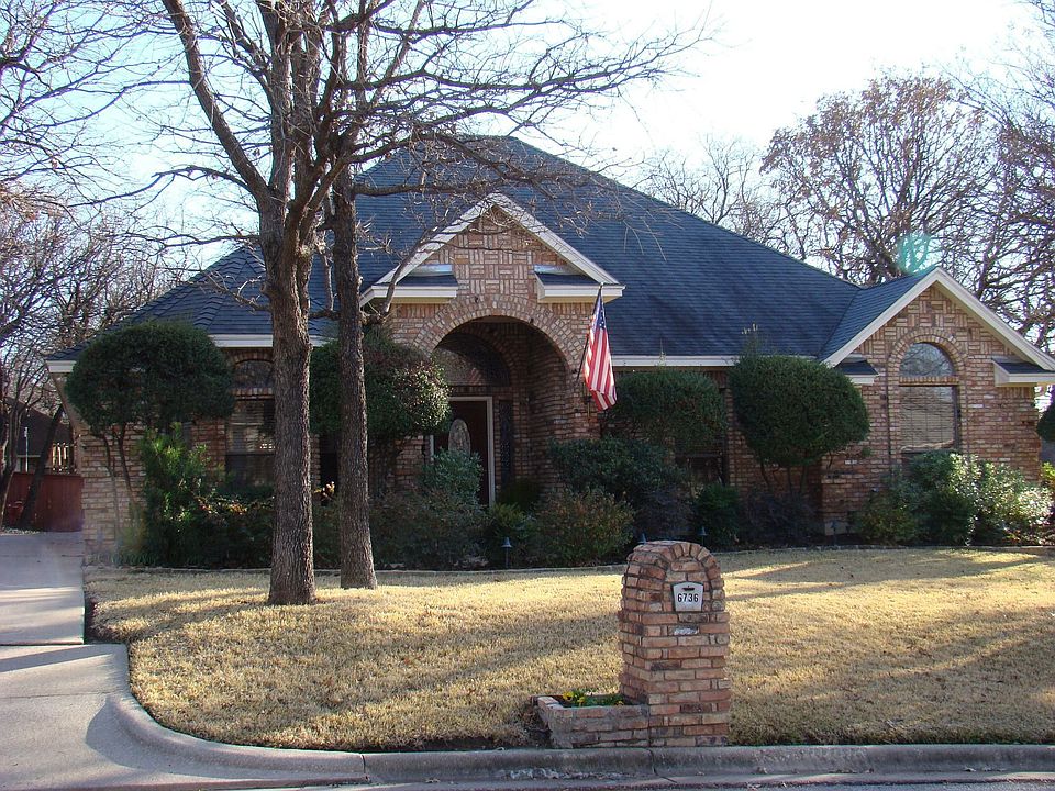 Great Curb Appeal!