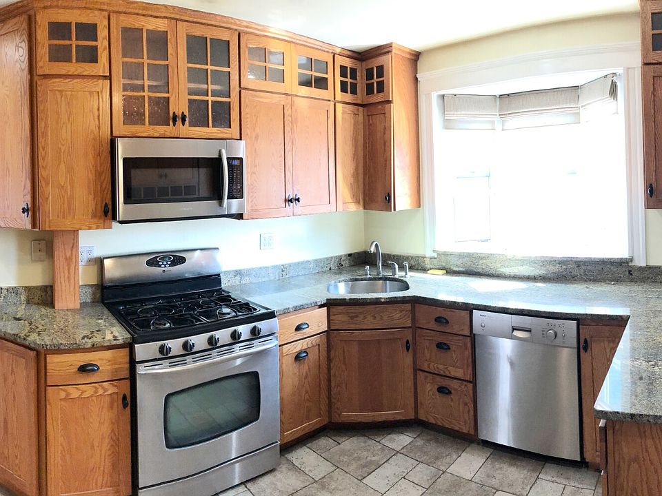 1st image of 130 Davis St #1