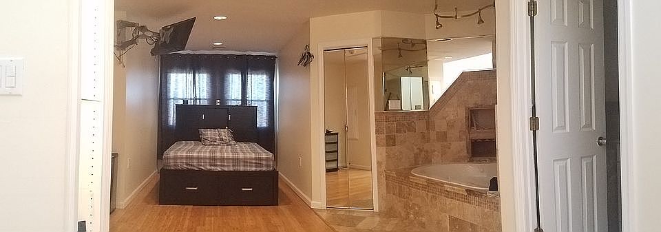 Master suite (3rd floor)
