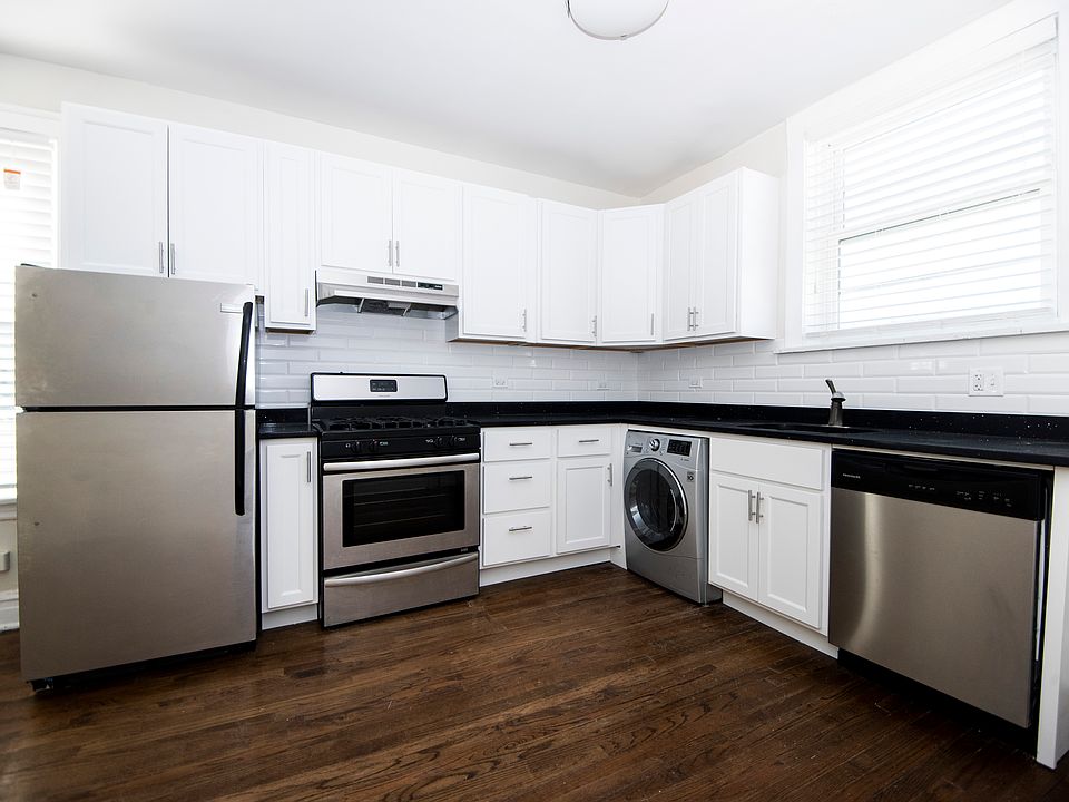 1st image of 918 Green Bay Rd APT 3G