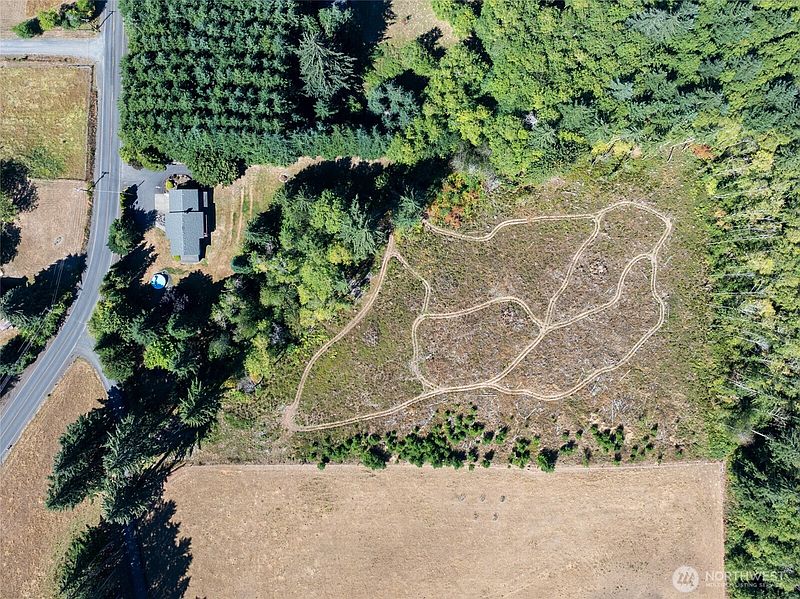 3rd image of 237 Frogner Road