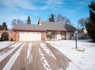 317 Arapahoe Trl, Carol Stream, IL