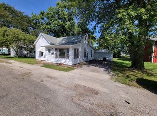 17 Washington Ave, Charleston, IL 61920