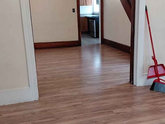 4th image of 715 Mercer Ave