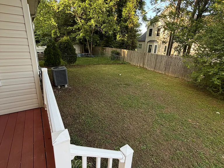 220 Gross Ave — Photo 7
