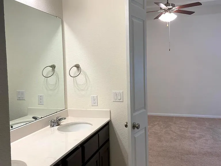 2918 Zelma Dr — Photo 7