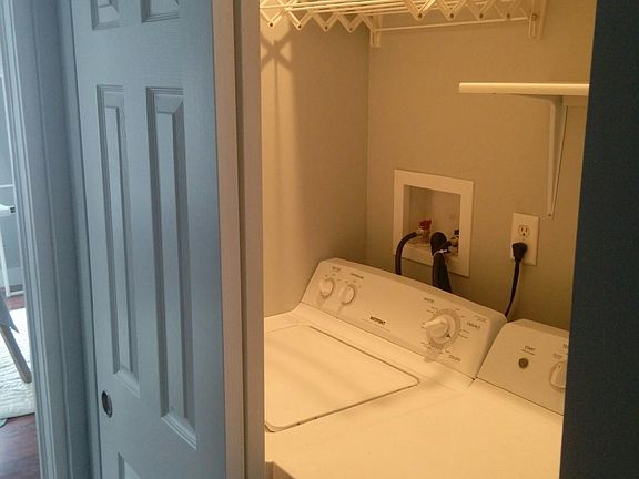4th image of 322 Hawley Ave #2