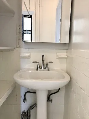 Rented by City Connections Realty | media 9