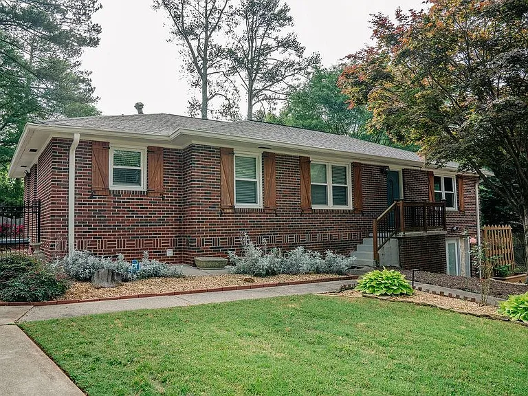 2331 Robin Ln SE — Photo 1