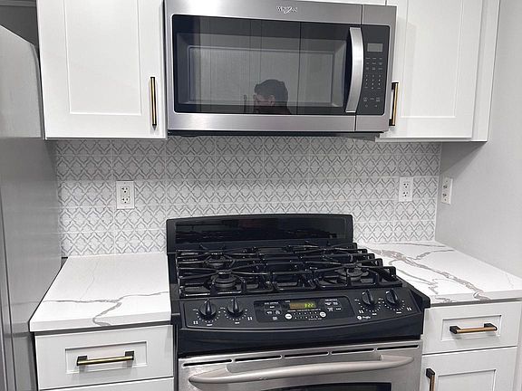 5th image of 1021 N Garfield St APT 128
