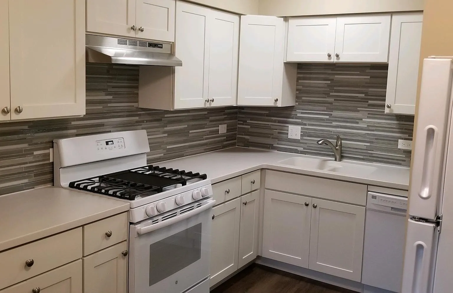 2 bed, 1000 sqft, $1,850 — Photo 2