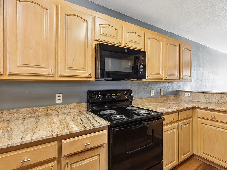 1502 Sharron Ct — Photo 5