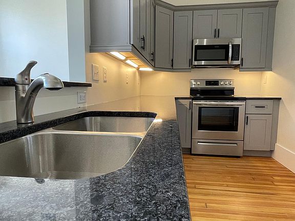 5th image of 301 Campbell Ave SW #22