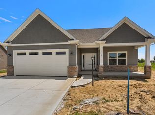 3 Forest Ct, Monticello, IL 61856