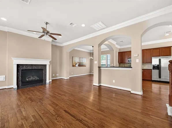 8810 Lakeshore Bend Dr, Houston, TX 77080