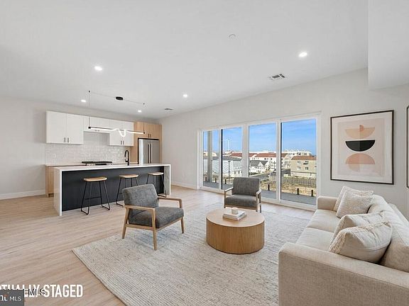 4th image of 401 Boulevard Blvd #405