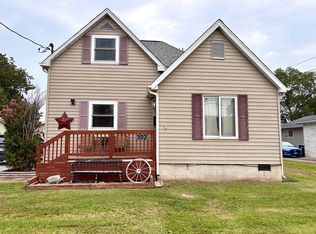302 N Emma St, Christopher, IL 62822