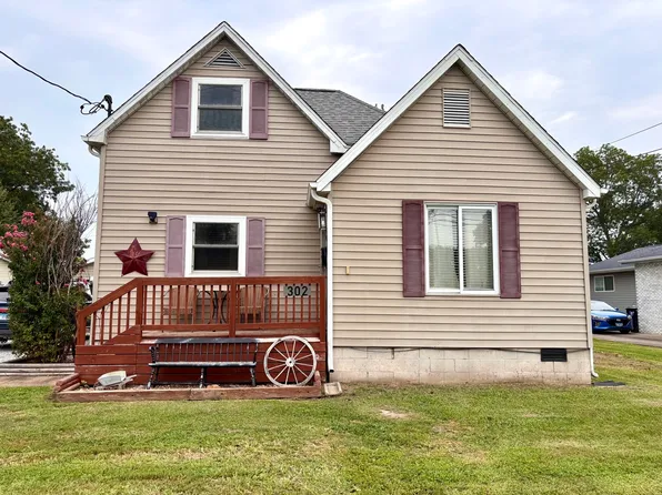 302 N Emma St, Christopher, IL 62822
