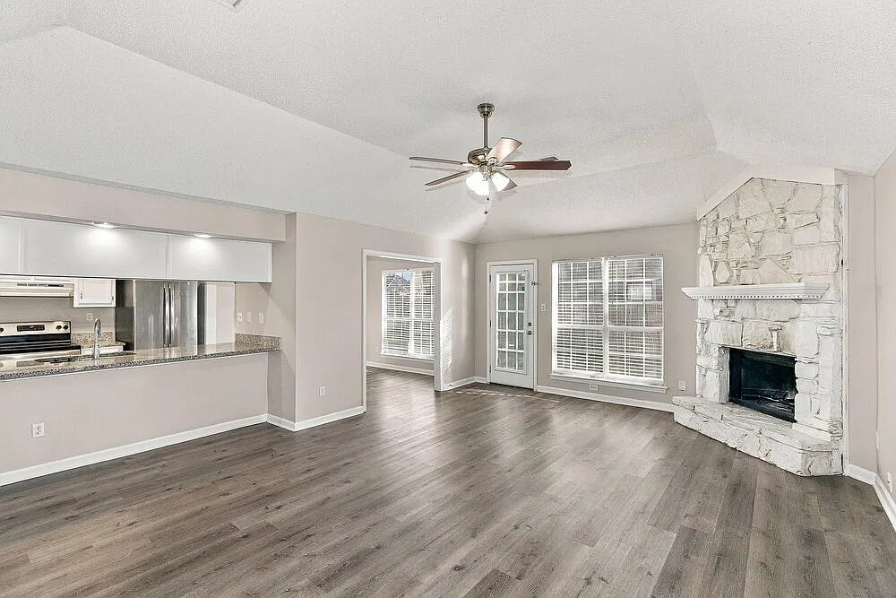3 bed, 2.0 bath, 1372 sqft, $1,675 — Photo 4