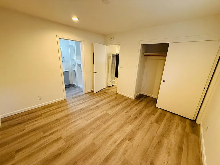 946 Modesto Ave #4 — Photo 9