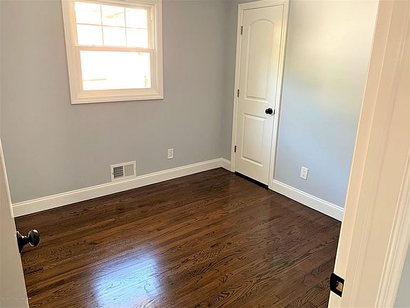 3rd image of 1 Curtis Ct