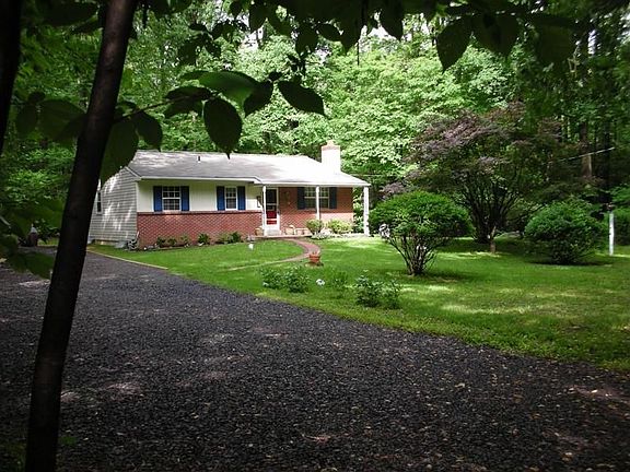 Located only minutes from beautiful Lake Nockamixon