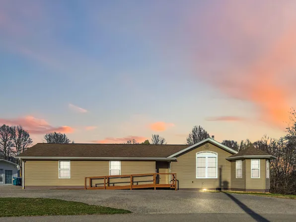 440 Hendricks Creek Rd, Burkesville, KY 42717