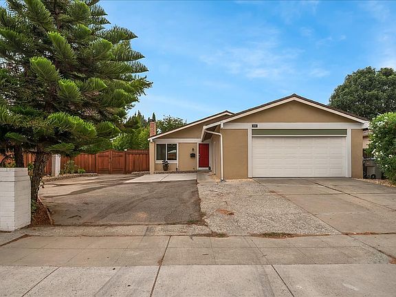 2nd image of 202 Vineyard Dr