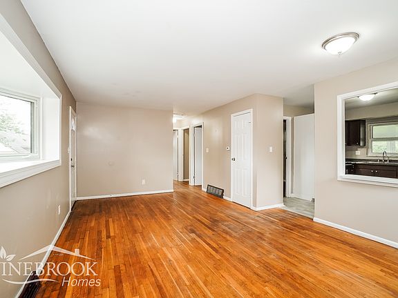 3rd image of 3952 E Livingston Ave