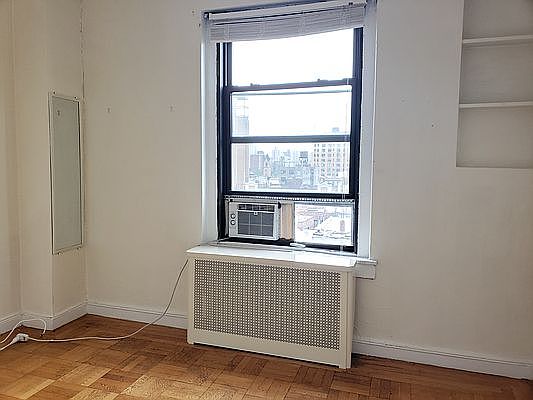 5th image of 510 W 110th St #9L